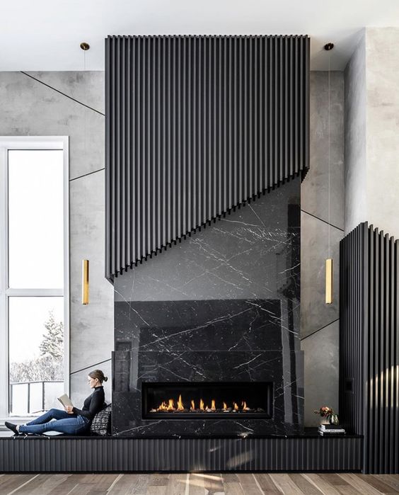камин из черного мрамора